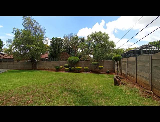 5 BEDROOM HOUSE FOR SALE IN ROOIHUISKRAAL